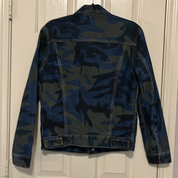 Levi’s Premium Trucker Jean Jacket - Picture 5 of 8